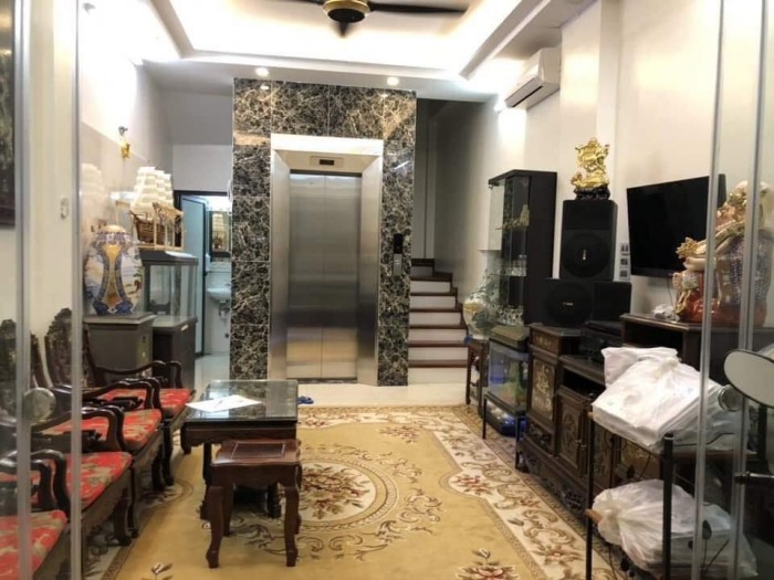 Nhà Hào Nam 40m2, Cực Đẹp, Thang Máy Xịn, Ngõ Thông