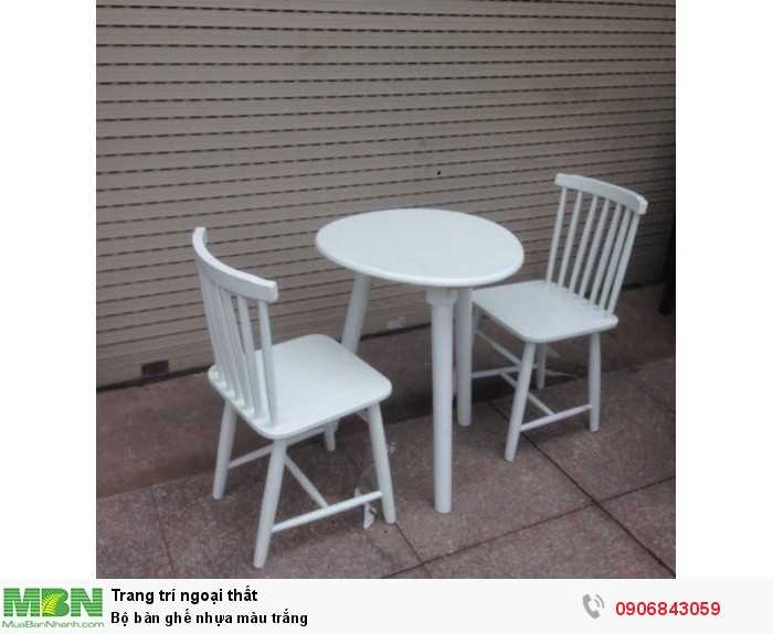 Bộ bàn ghế nhựa màu trắng 