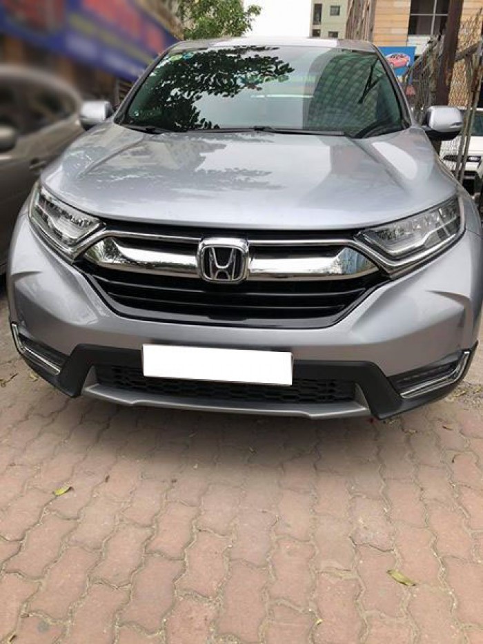 Gia đình cần bán Honda CRV, sx: 5/2018. dòng xe 7 chổ, màu bạc