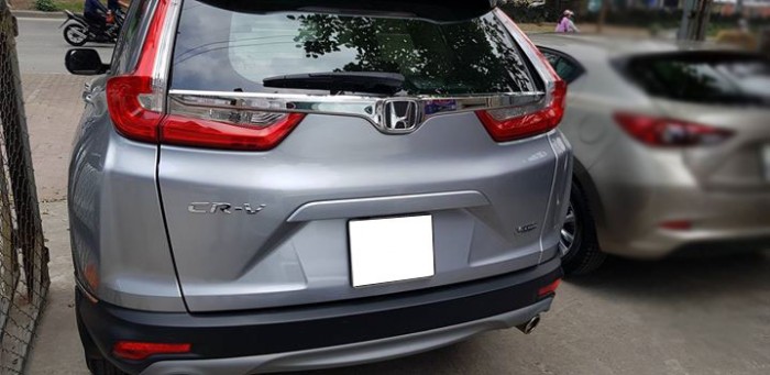Gia đình cần bán Honda CRV, sx: 5/2018. dòng xe 7 chổ, màu bạc