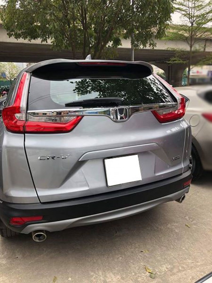 Gia đình cần bán Honda CRV, sx: 5/2018. dòng xe 7 chổ, màu bạc