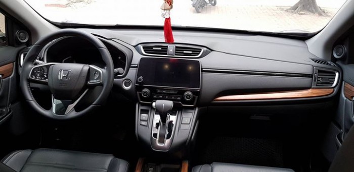 Gia đình cần bán Honda CRV, sx: 5/2018. dòng xe 7 chổ, màu bạc