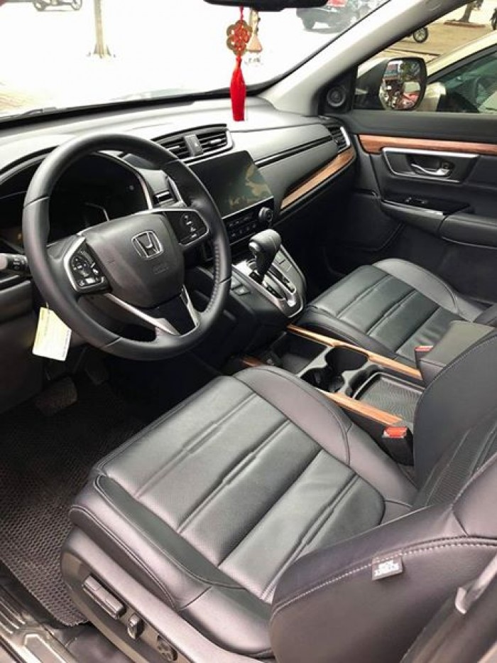 Gia đình cần bán Honda CRV, sx: 5/2018. dòng xe 7 chổ, màu bạc
