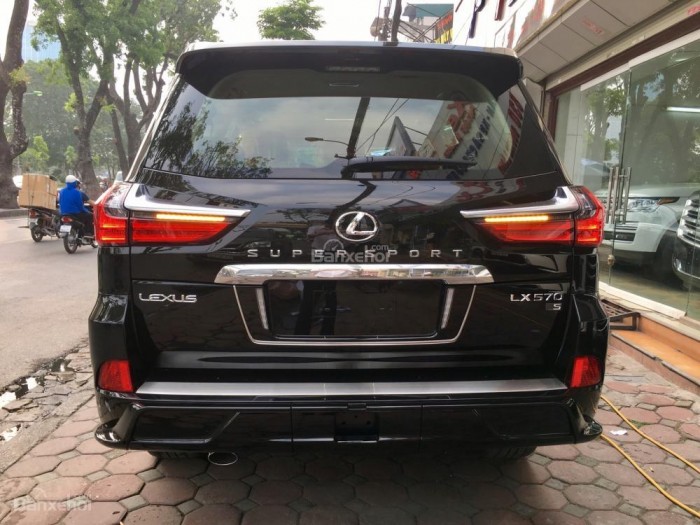 Bán xe Lexus LX 570S SuperSport năm sản xuất 2018, màu đen, nhập khẩu nguyên chiếc