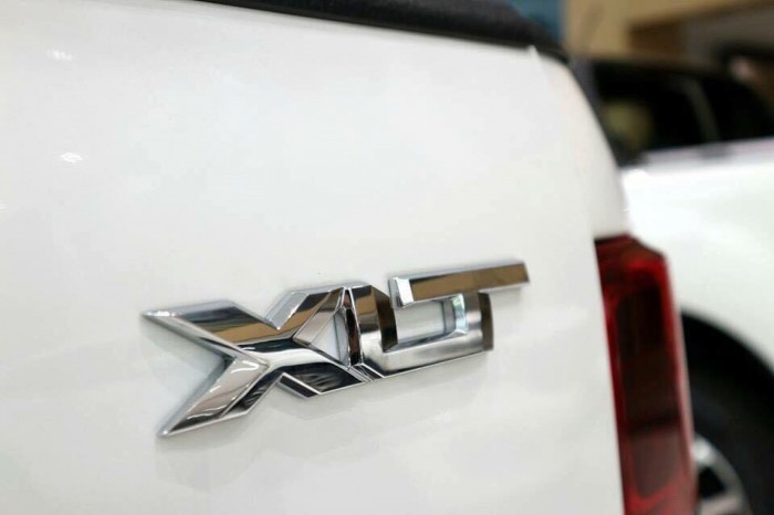 Ford Ranger XLT 2.2L 2 cầu 4x4, số sàn, màu trắng, trả trước 200 triệu xe giao ngay tại Ford Gia Định