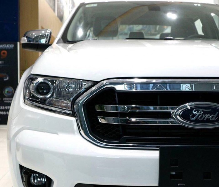 Ford Ranger XLT 2.2L 2 cầu 4x4, số sàn, màu trắng, trả trước 200 triệu xe giao ngay tại Ford Gia Định