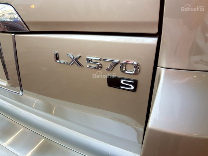 Bán xe Lexus LX 570S SuperSport đời 2018, màu vàng cát , nhập khẩu Trung Đông nguyên chiếc.