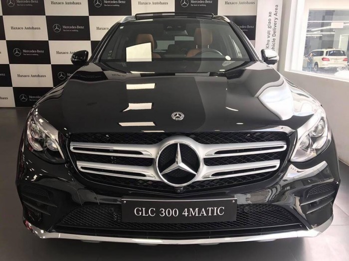 Bán Mercedes-Benz GLC300 , xe giao ngay đủ màu .