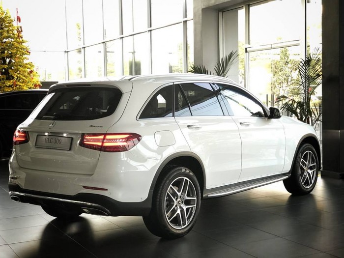 Bán Mercedes-Benz GLC300 , xe giao ngay đủ màu .