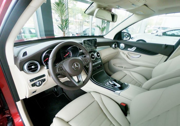 Bán Mercedes-Benz GLC300 , xe giao ngay đủ màu .