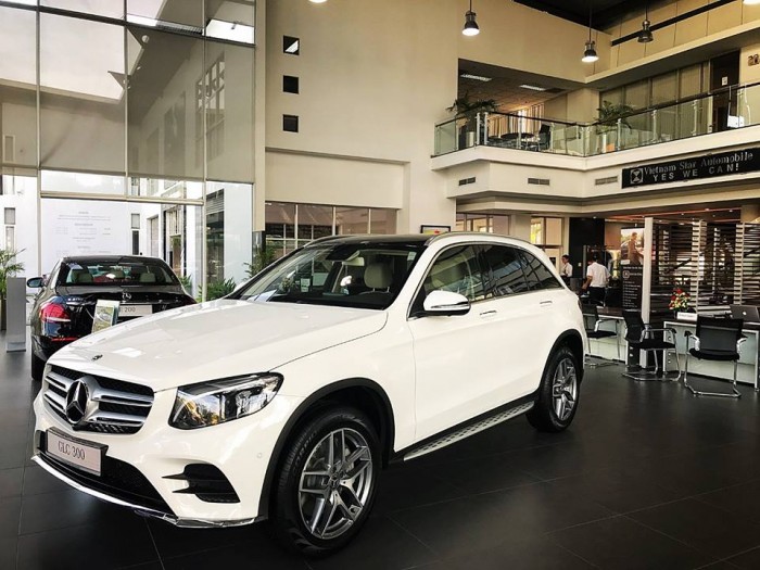 Bán Mercedes-Benz GLC300 , xe giao ngay đủ màu .