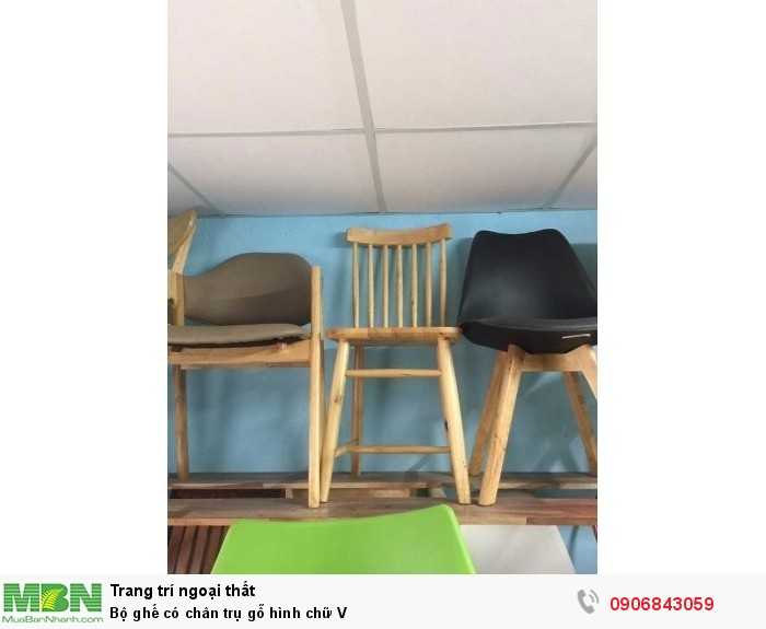 Bộ ghế có chân trụ gỗ hình chữ V0