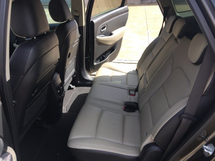 Cần bán xe Kia Rondo 2017 số tự động màu xám zin cực chất