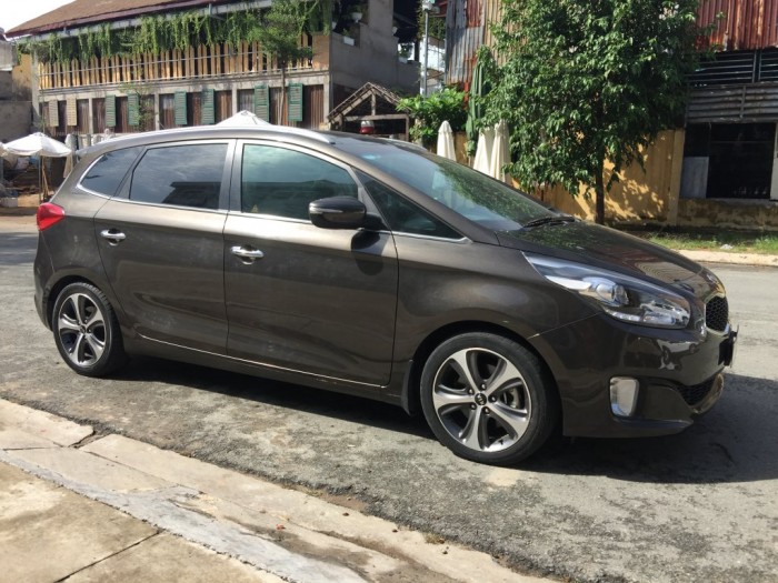 Cần bán xe Kia Rondo 2017 số tự động màu xám zin cực chất
