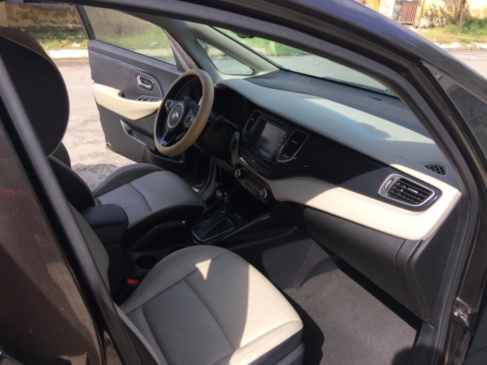 Cần bán xe Kia Rondo 2017 số tự động màu xám zin cực chất