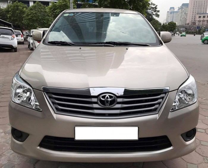 Bán xe Innova 2014 màu vàng cát đẹp như mới,