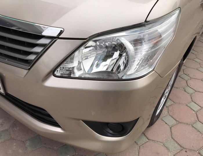 Bán xe Innova 2014 màu vàng cát đẹp như mới,