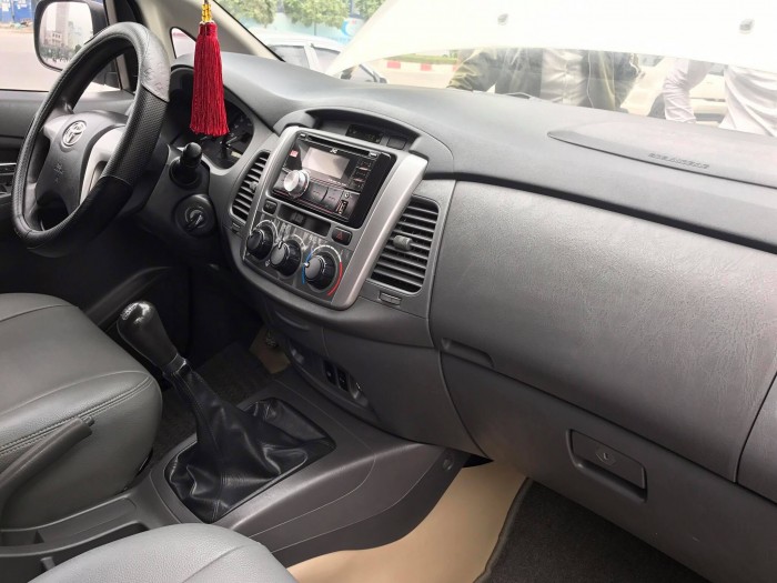 Bán xe Innova 2014 màu vàng cát đẹp như mới,
