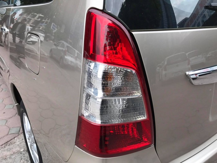 Bán xe Innova 2014 màu vàng cát đẹp như mới,