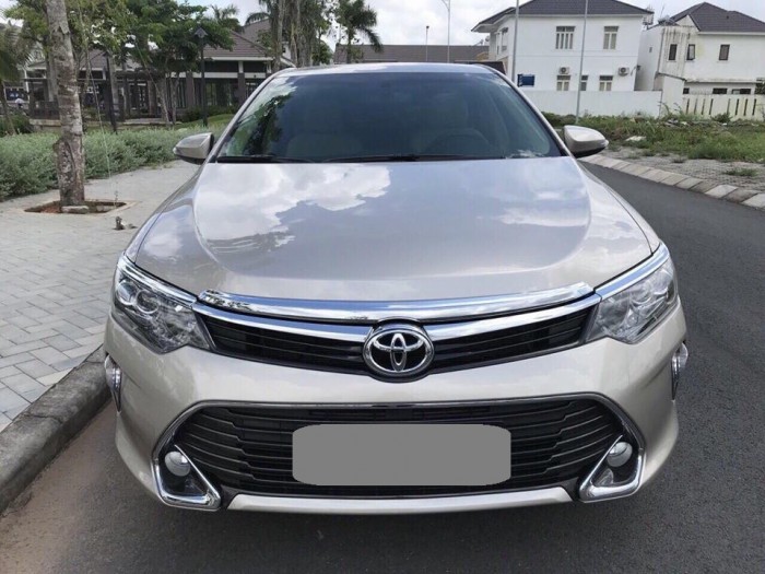 Bán gấp Toyota Camry 2.0 màu vàng cát tự động full option