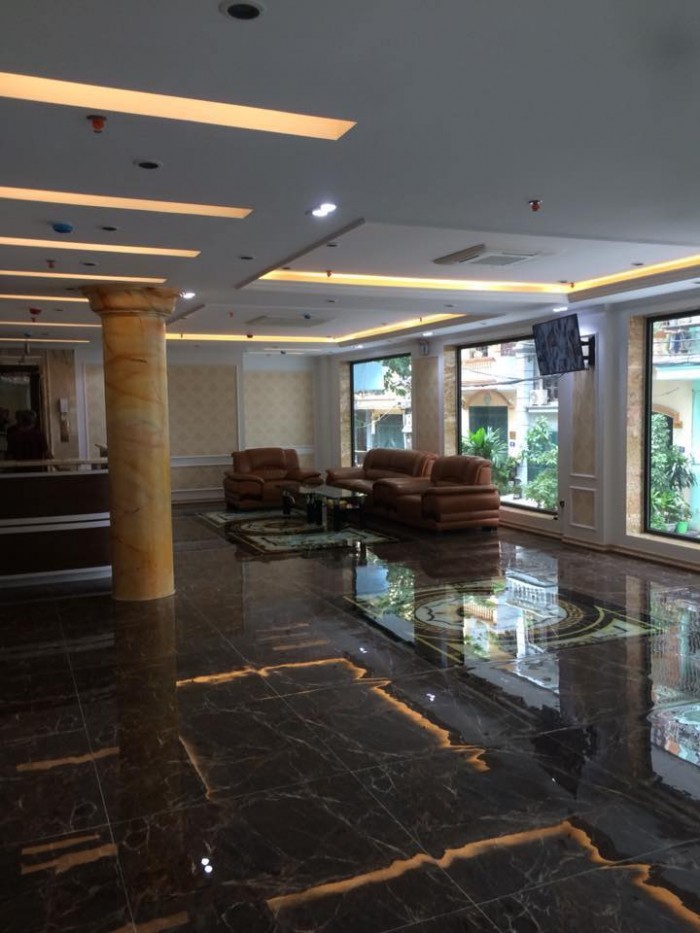 Bán tòa khách sạn 7 tầng thang máy mặt phố Nguyễn Hữu Huân DT 98m2