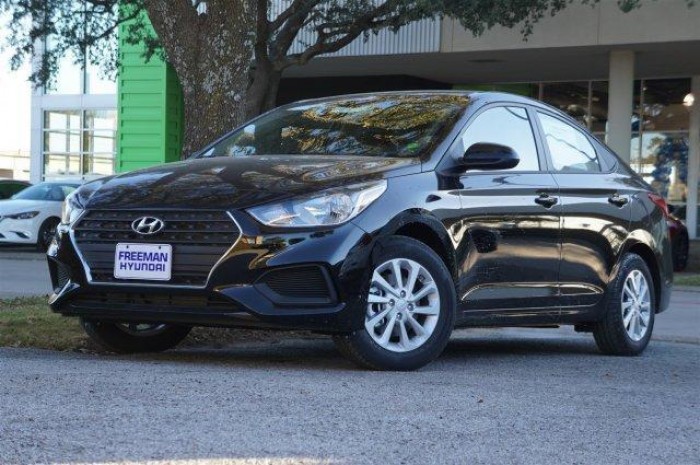Hyundai Accent MT bản full, màu đen