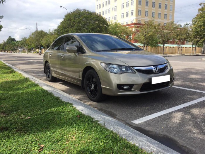 Cần bán gấp Honda Civic 2010 màu vàng cát tự động full option