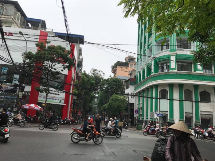 Cần bán nhà Mặt phố Nguyễn Bỉnh Khiêm, HBT, kinh doanh sầm uất, 4 tầng