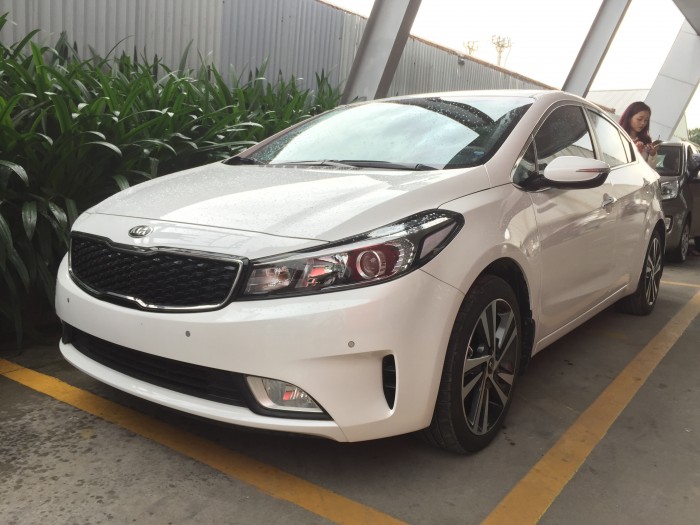 Kia Cerato 2018 - Hỗ trợ NH 85% không cần chứng minh TN - Xe còn cực ít