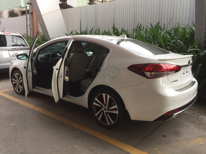 Kia Cerato 2018 - Hỗ trợ NH 85% không cần chứng minh TN - Xe còn cực ít