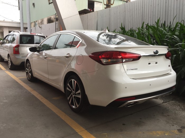 Kia Cerato 2018 - Hỗ trợ NH 85% không cần chứng minh TN - Xe còn cực ít