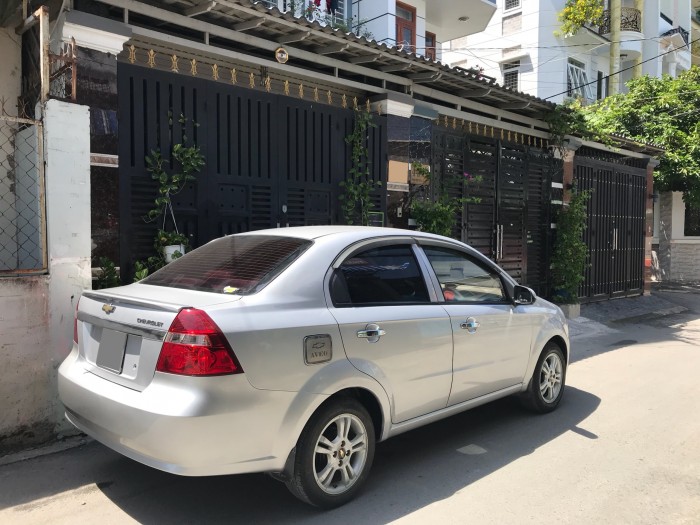 Bán Chevrolet Aveo 2017 số sàn màu bạc xe gia đình ít đi