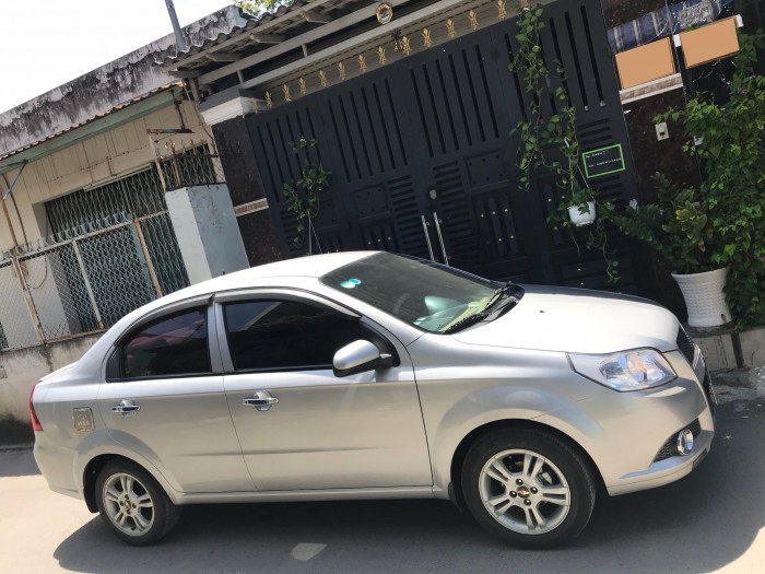 Bán Chevrolet Aveo 2017 số sàn màu bạc xe gia đình ít đi