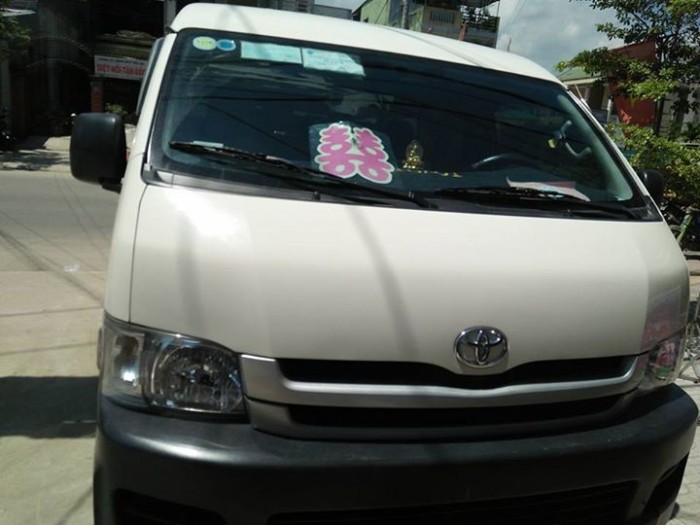 Cần bán Toyota Hiace 2010,số sàn máy dầu, màu trắng ngọc trinh