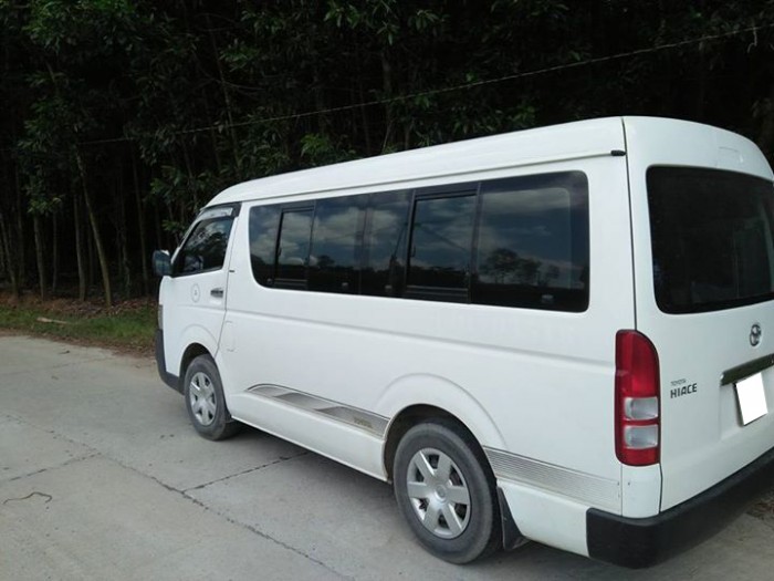Cần bán Toyota Hiace 2010,số sàn máy dầu, màu trắng ngọc trinh