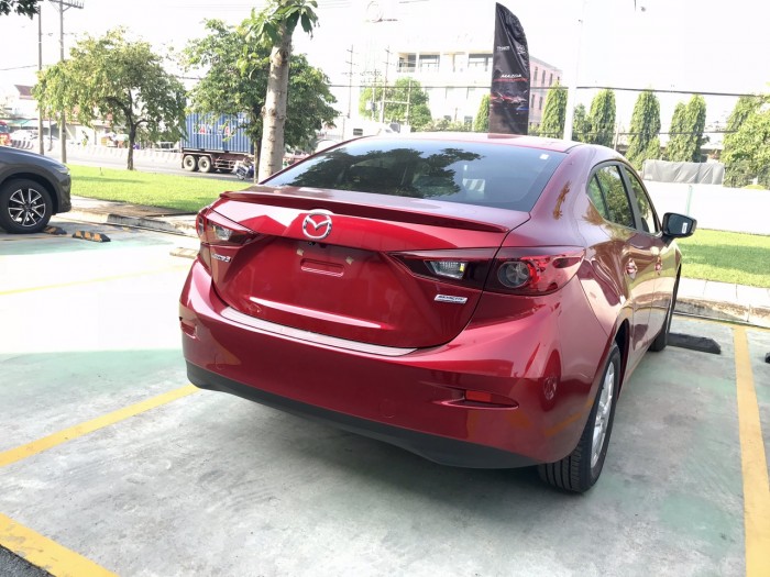 Mazda 3 1.5 SD màu Đỏ mới 46V 2019 Mazda Bình Dương, hỗ trợ vay 85%, giao xe liền và nhiều quà tặng
