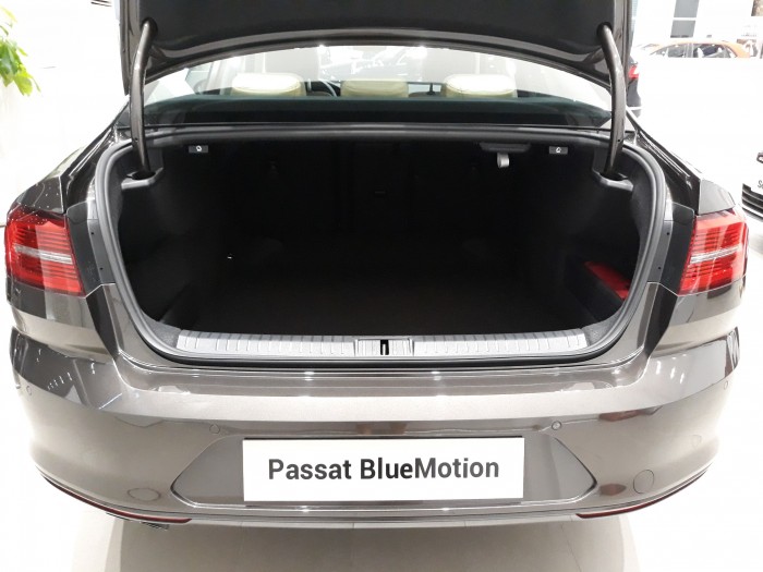 Bán xe Passat 1.8 turbo 5 chỗ, trả trước 300 triệu lấy xe Đức, bảo hành ko giới hạn km