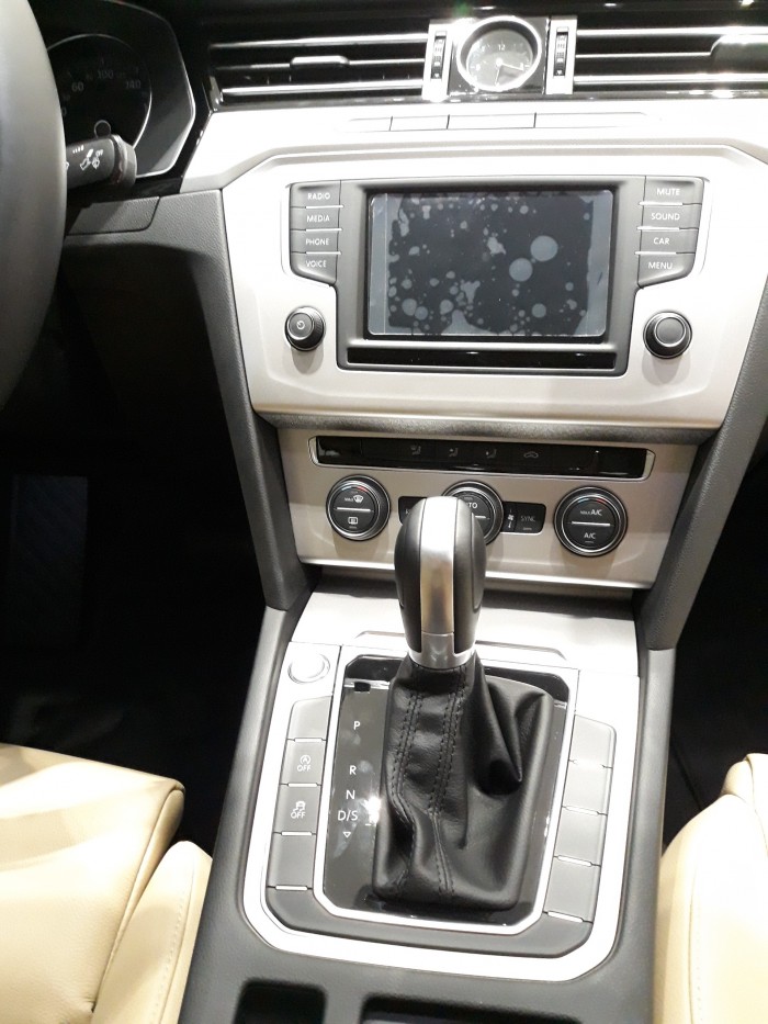 Bán xe Passat 1.8 turbo 5 chỗ, trả trước 300 triệu lấy xe Đức, bảo hành ko giới hạn km