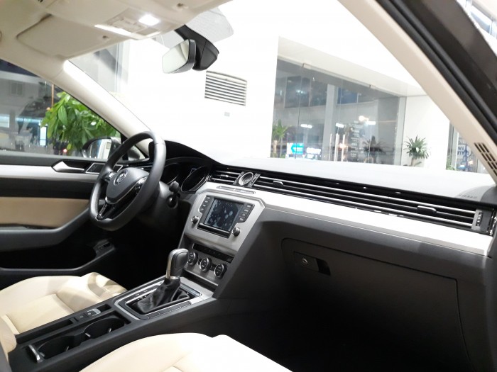 Bán xe Passat 1.8 turbo 5 chỗ, trả trước 300 triệu lấy xe Đức, bảo hành ko giới hạn km