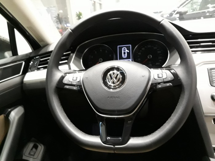 Bán xe Passat 1.8 turbo 5 chỗ, trả trước 300 triệu lấy xe Đức, bảo hành ko giới hạn km