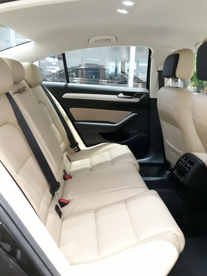 Bán xe Passat 1.8 turbo 5 chỗ, trả trước 300 triệu lấy xe Đức, bảo hành ko giới hạn km