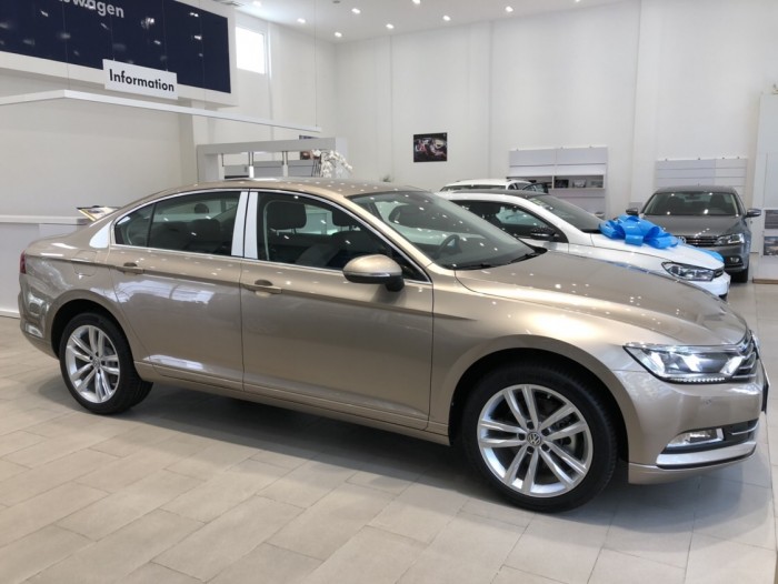 Xe 5 chỗ Volkswagen PASSAT 1.8 turbo, full option, sang trọng, lái đã, bao thử, giá tốt nhất thị trường