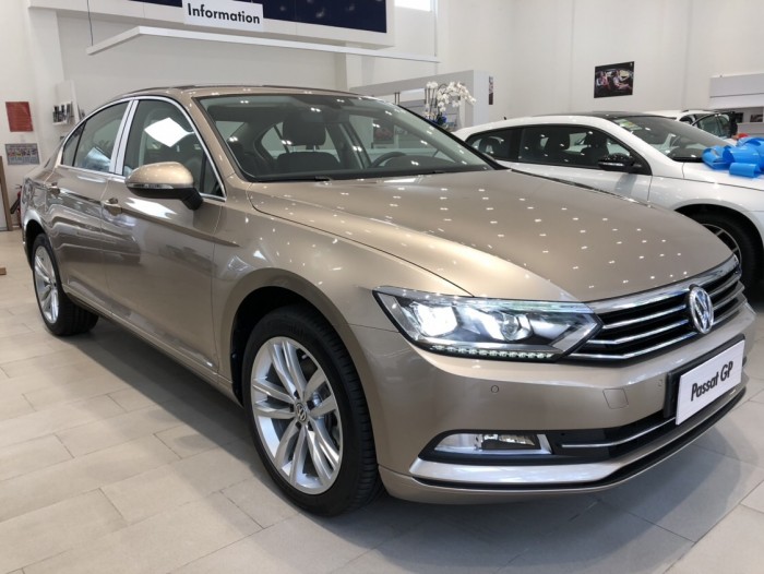 Xe 5 chỗ Volkswagen PASSAT 1.8 turbo, full option, sang trọng, lái đã, bao thử, giá tốt nhất thị trường