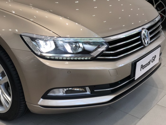 Xe 5 chỗ Volkswagen PASSAT 1.8 turbo, full option, sang trọng, lái đã, bao thử, giá tốt nhất thị trường