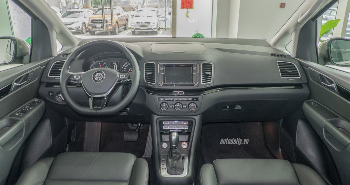 Volkswagen Sharan 2.0 turbo 7 chỗ, cho gia đình, sang trọng, full option, của trời.