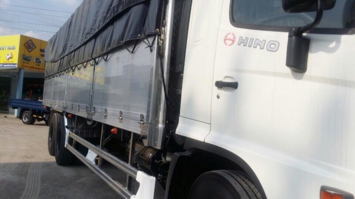 HINO 3 chân thùng bạt bửng nhôm dài 9m2 giá rẻ trả góp