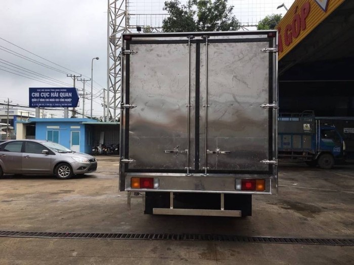 Xe tải Hyundai 110S 7 tấn thùng kín, trả trước 100 triệu, có xe giao ngay tại Hyundai Đô Thành