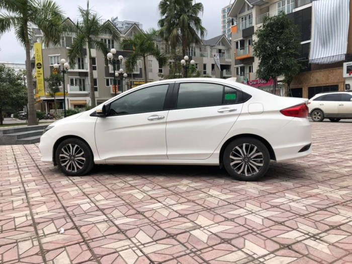 Honda City sản xuất 2018 cá nhân chính chủ nữ mua từ mới đi cực ít gần như mới