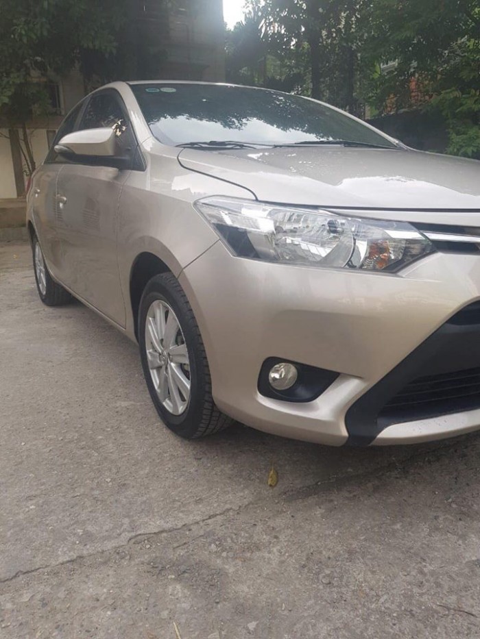 Cần bán xe Toyota Vios 2017 bản  E số tự động. Xe màu vàng cát