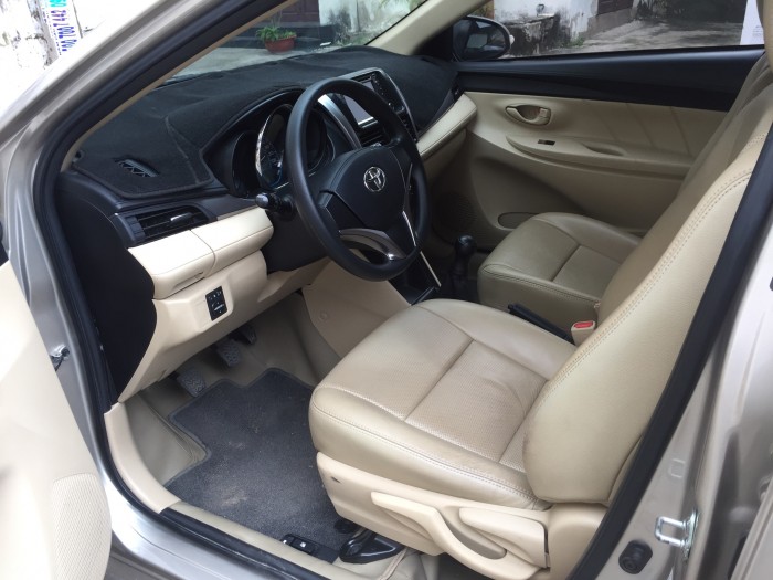 Cần bán em Vios 2017 số sàn vàng cát xe rất mới.